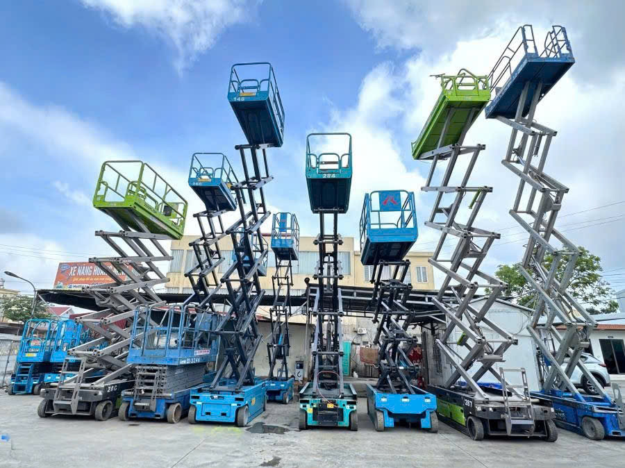 Đội xe nâng người Boom Lift và cắt kéo tại Quảng Ninh
