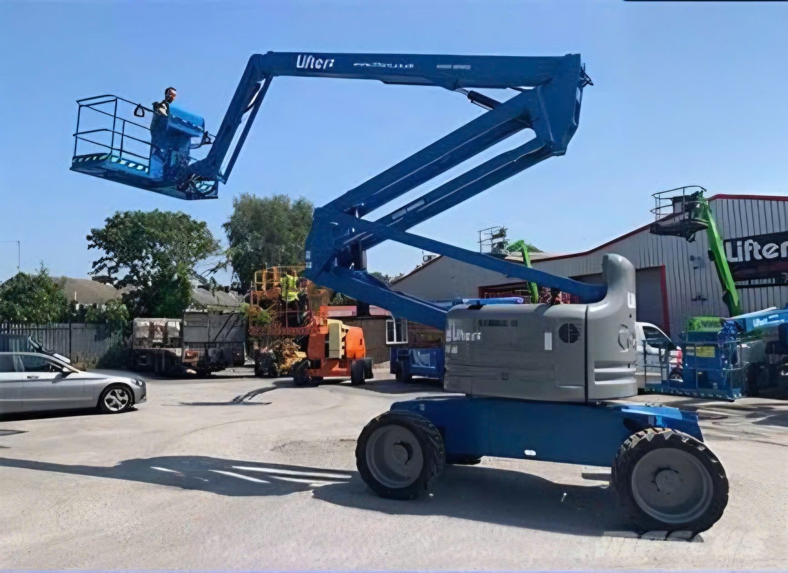 Đội xe Boom Lift tại bãi xe Xe Nâng QN