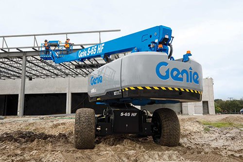 Xe Boom Lift Genie S-65 cần thẳng tại công trình