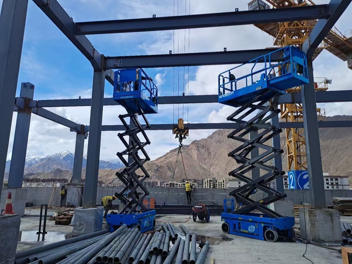 Sửa chữa xe nâng tại công trình cao tầng