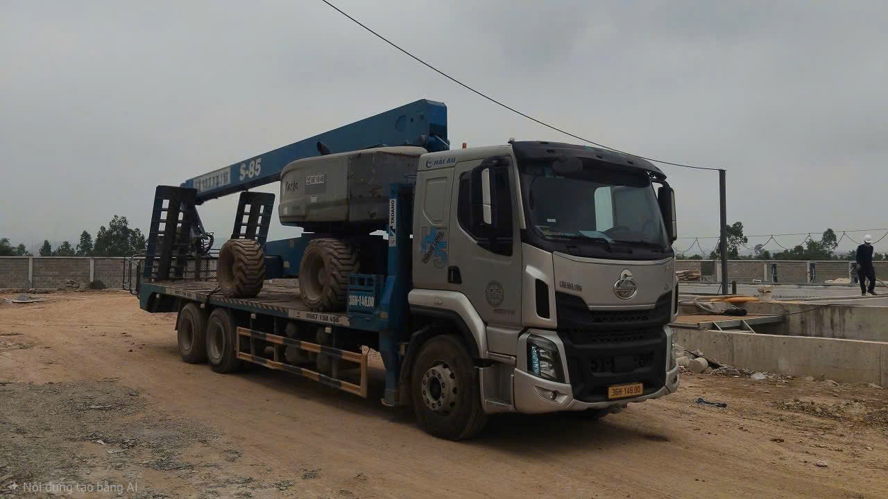 Xe nâng người 11m thi công Quảng Ninh